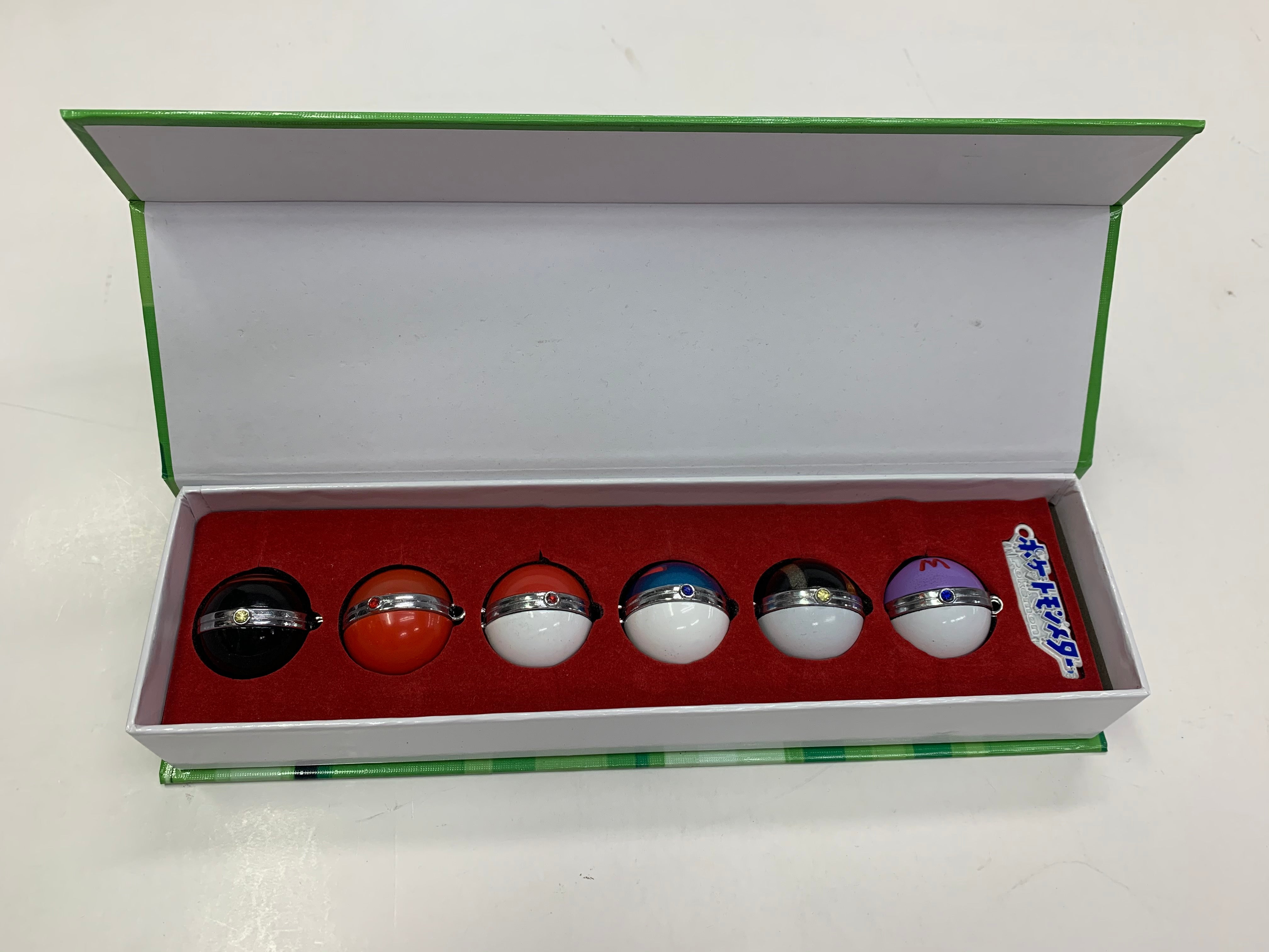 Image of Pokeball Pin Set