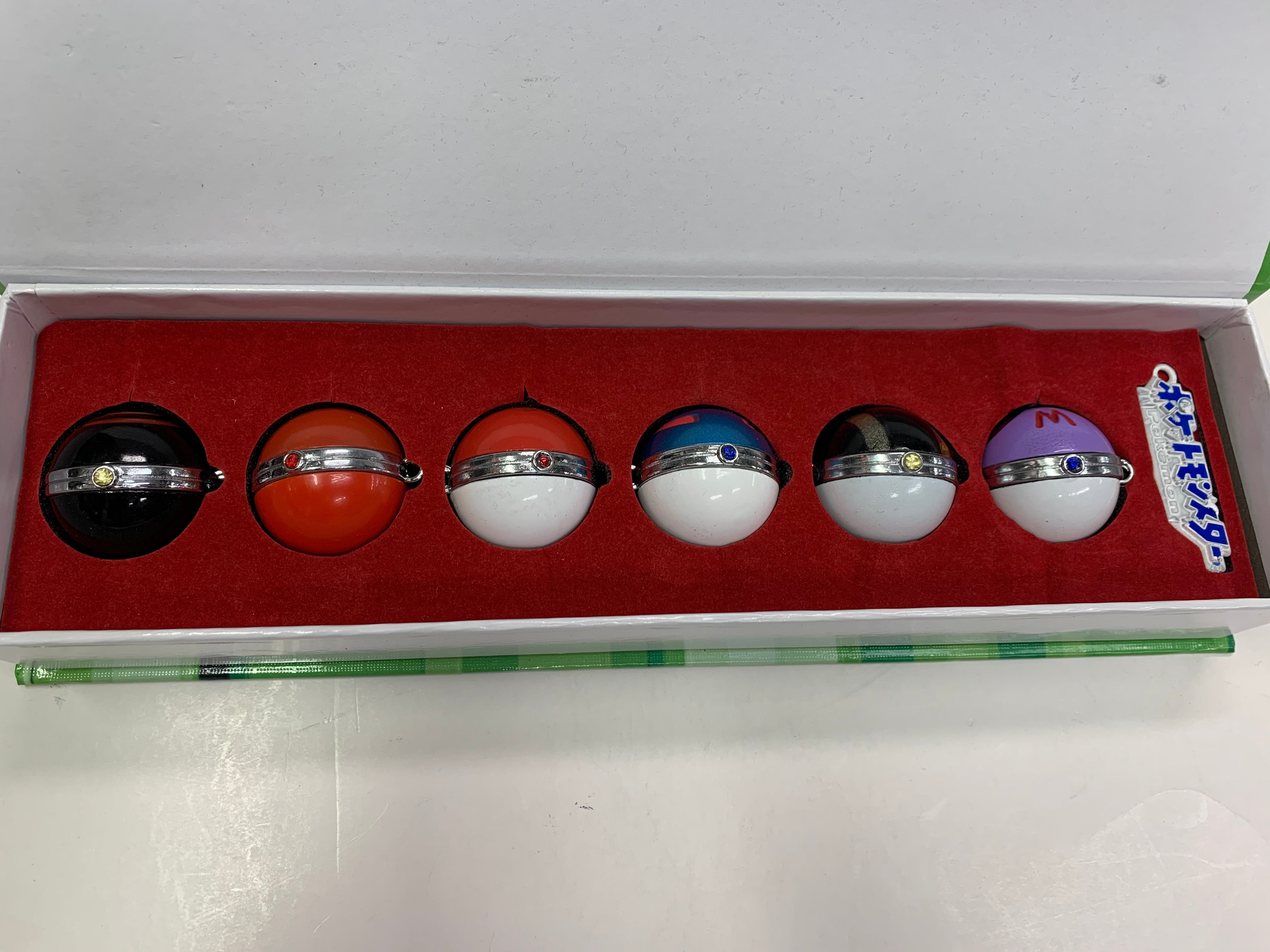 Image of Pokeball Pin Set